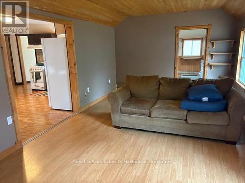 15588 Highway 35, Algonquin Highlands (Stanhope), ON - Indoor Photo Showing Living Room