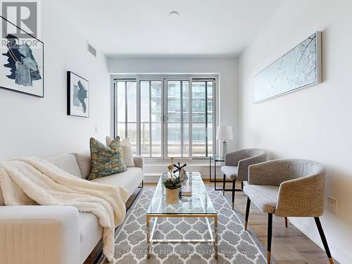 705 - 1195 The Queensway, Toronto, ON - Indoor Photo Showing Living Room