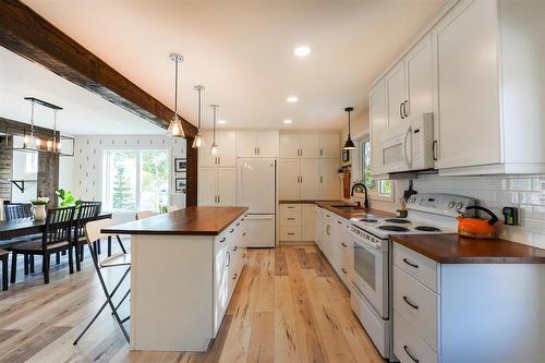 8 Ravenhill Drive, Kleefeld, MB - Indoor Photo Showing Kitchen