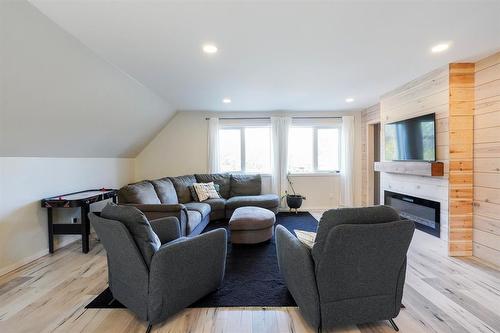 8 Ravenhill Drive, Kleefeld, MB - Indoor Photo Showing Living Room With Fireplace