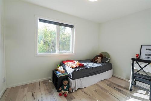 8 Ravenhill Drive, Kleefeld, MB - Indoor Photo Showing Bedroom