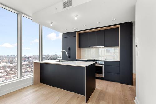 Kitchen - 2205-1020 Rue De La Montagne, Montréal (Ville-Marie), QC - Indoor Photo Showing Kitchen With Upgraded Kitchen