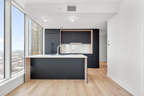 Kitchen - 2205-1020 Rue De La Montagne, Montréal (Ville-Marie), QC - Indoor Photo Showing Kitchen