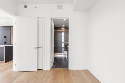 Primary bedroom - 2205-1020 Rue De La Montagne, Montréal (Ville-Marie), QC - Indoor Photo Showing Other Room