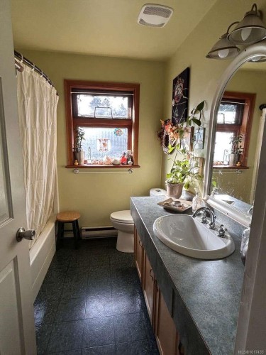 347 Pritchard Rd, Comox, BC 