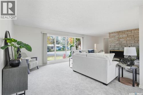 1333 Arlington Avenue, Saskatoon, SK - Indoor Photo Showing Living Room