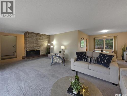 1333 Arlington Avenue, Saskatoon, SK - Indoor Photo Showing Living Room