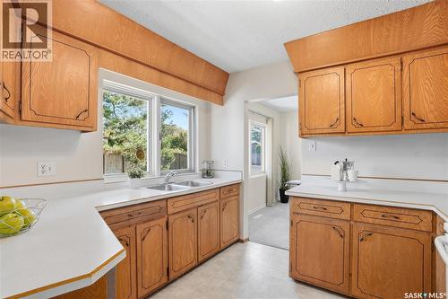 1333 Arlington Avenue, Saskatoon, SK - Indoor Photo Showing Kitchen With Double Sink