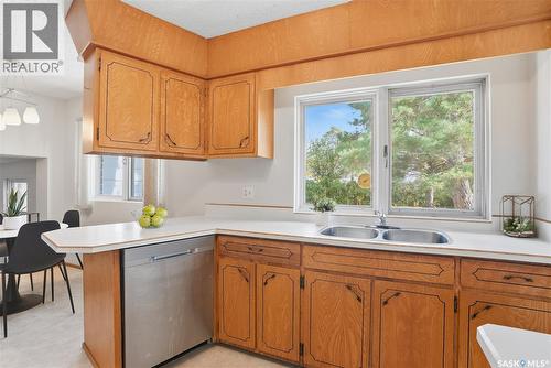 1333 Arlington Avenue, Saskatoon, SK - Indoor Photo Showing Kitchen With Double Sink