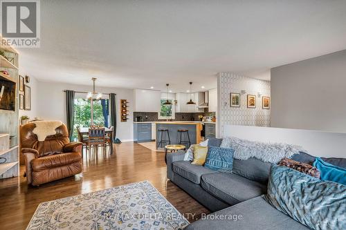 502 Lalonde Street, Clarence-Rockland, ON - Indoor Photo Showing Living Room