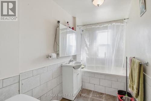 Apartment 2nd Floor - 597 Barton Street E, Hamilton, ON 