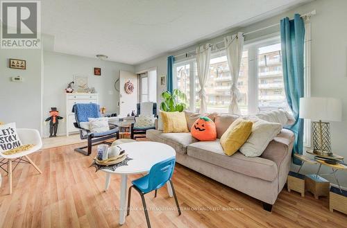 151 Franklin Street N, Kitchener, ON - Indoor Photo Showing Living Room
