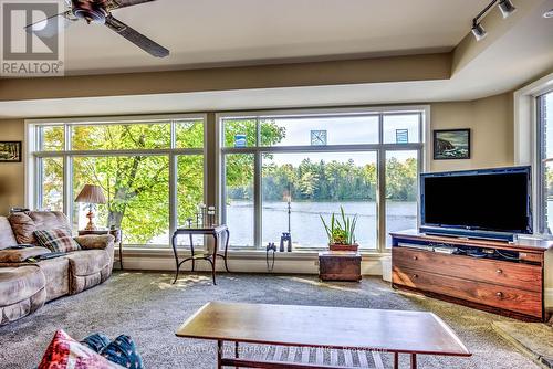 Living Room - 31 Shadow Lake 40 Road, Kawartha Lakes (Somerville), ON - Indoor Photo Showing Living Room