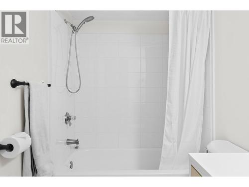 3854 Gordon Drive Unit# 285, Kelowna, BC - Indoor Photo Showing Bathroom