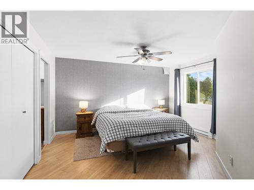 3854 Gordon Drive Unit# 285, Kelowna, BC - Indoor Photo Showing Bedroom