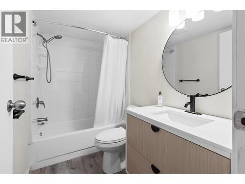 3854 Gordon Drive Unit# 285, Kelowna, BC - Indoor Photo Showing Bathroom