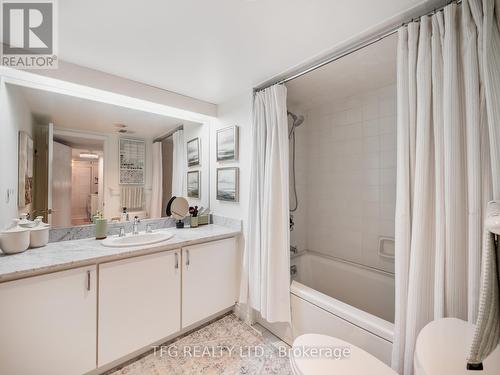 610 - 100 Lakeshore Road E, Oakville (Oo Old Oakville), ON - Indoor Photo Showing Bathroom
