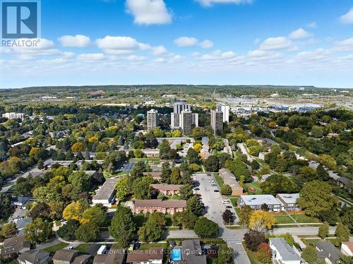 Steps from the Lake, Marina, Burlington Golf Club! - 666 Cedar Avenue, Burlington, ON - Outdoor With View