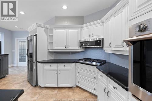 15 Fasan Crescent, Tecumseh, ON - Indoor Photo Showing Kitchen