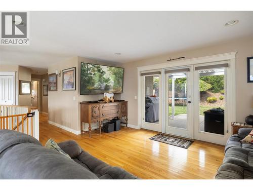 685 Mt York Drive, Coldstream, BC - Indoor Photo Showing Living Room
