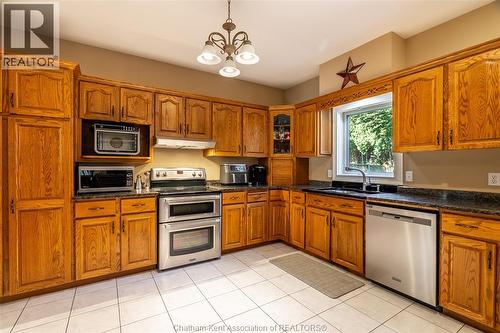 13 Hedge Maple Path, Chatham, ON - Indoor Photo Showing Kitchen