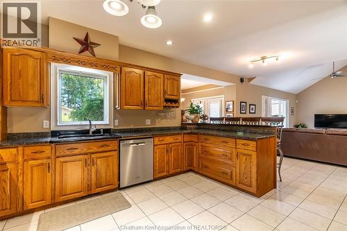 13 Hedge Maple Path, Chatham, ON - Indoor Photo Showing Kitchen With Double Sink