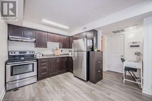 1C - 185 Windale Crescent, Kitchener, ON - Indoor Photo Showing Kitchen With Stainless Steel Kitchen