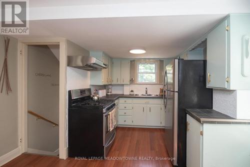 5853 Mcleod Road, Niagara Falls, ON - Indoor Photo Showing Kitchen