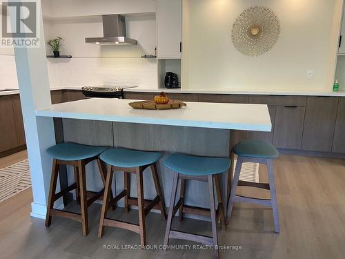 406 - 70 Baif Boulevard, Richmond Hill, ON - Indoor