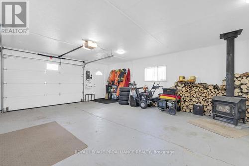 36 Jones Street, Addington Highlands (Addington Highlands), ON - Indoor Photo Showing Garage