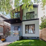 89 GAINSBOROUGH ROAD  Toronto, ON M4L 3C3