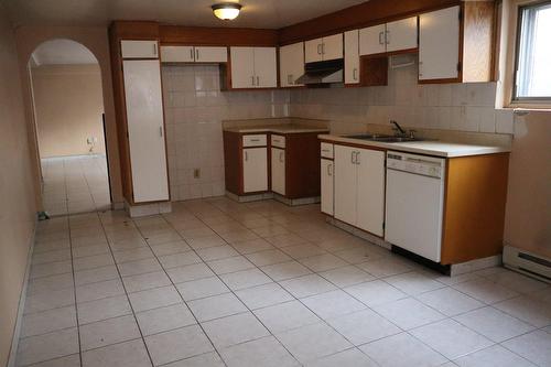Kitchen - 1021  - 1023 Rue Dutrisac, Montréal (Saint-Laurent), QC - Indoor Photo Showing Kitchen With Double Sink