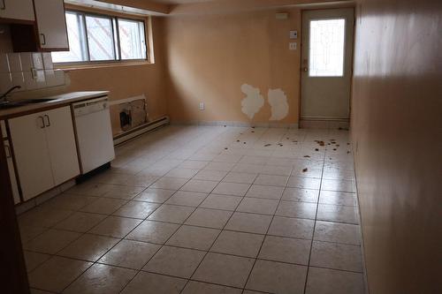 Kitchen - 1021  - 1023 Rue Dutrisac, Montréal (Saint-Laurent), QC - Indoor Photo Showing Kitchen With Double Sink