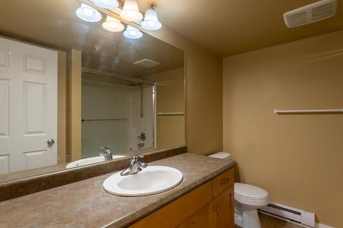 306-135 Ziprick Road, Kelowna, BC - Indoor Photo Showing Bathroom