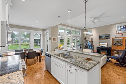 42-5251 Island Hwy West, Qualicum Beach, BC 