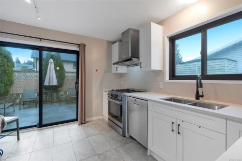 4249 Quadra St, Saanich, BC 