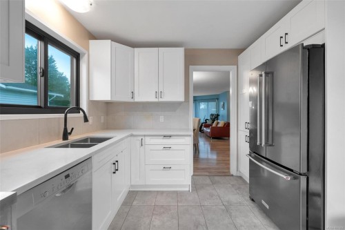 4249 Quadra St, Saanich, BC 