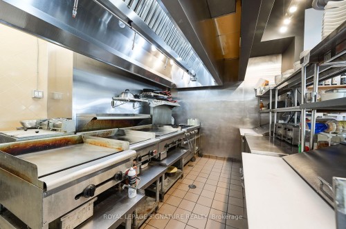 D3-2501 Prince Michael Drive, Oakville, ON 