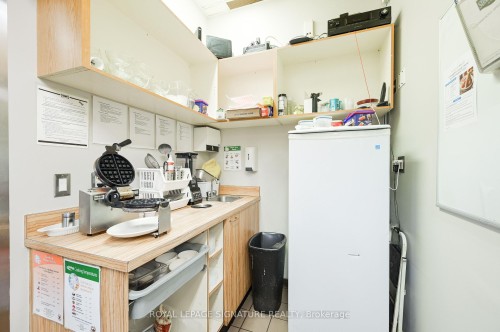 D3-2501 Prince Michael Drive, Oakville, ON 