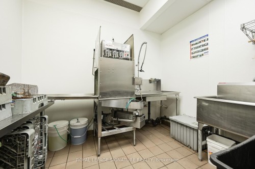 D3-2501 Prince Michael Drive, Oakville, ON 