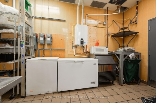 D3-2501 Prince Michael Drive, Oakville, ON 