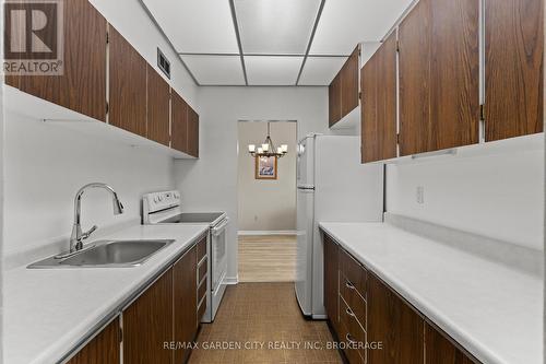 517 - 196 Scott Street, St. Catharines (Fairview), ON - Indoor Photo Showing Kitchen