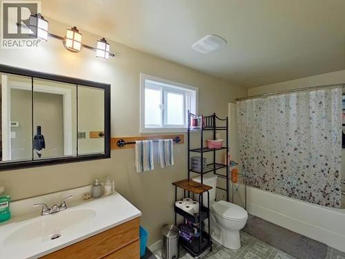 4570 Michigan Ave, Powell River, BC - Indoor Photo Showing Bathroom