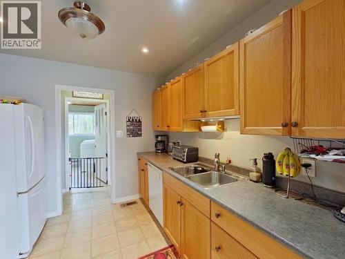 4570 Michigan Ave, Powell River, BC - Indoor Photo Showing Kitchen With Double Sink