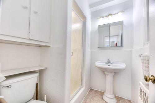 Bathroom - 4209 Av. Isabella, Montréal (Côte-Des-Neiges/Notre-Dame-De-Grâce), QC - Indoor Photo Showing Bathroom