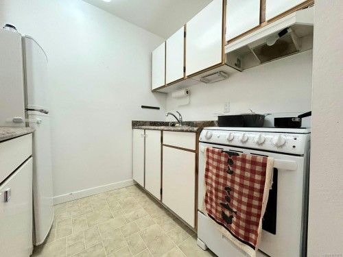 204-611 Macmillan Dr, Sayward, BC - Indoor Photo Showing Laundry Room