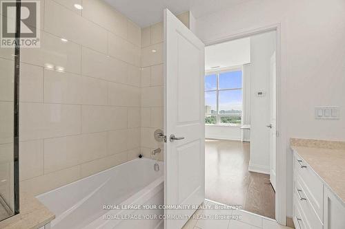 1205 - 35 Fontenay Court, Toronto, ON - Indoor Photo Showing Bathroom
