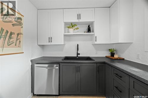 3411 21St Avenue, Regina, SK - Indoor Photo Showing Kitchen