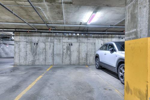 Grange - 206-603 Rue Robert-Élie, Laval (Laval-Des-Rapides), QC - Indoor Photo Showing Garage