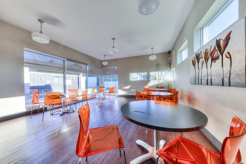 Salle communautaire - 206-603 Rue Robert-Élie, Laval (Laval-Des-Rapides), QC - Indoor Photo Showing Other Room